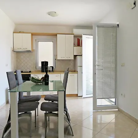 Andrea Apartment *
