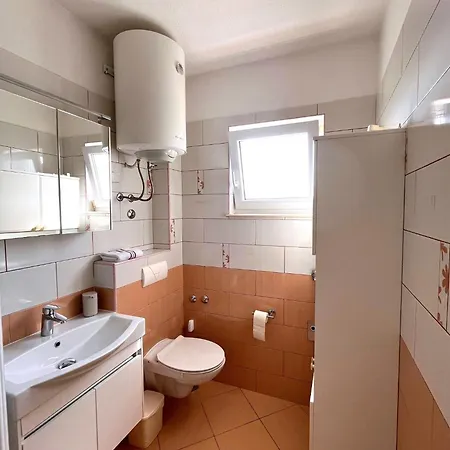 アパート Andrea トロギール