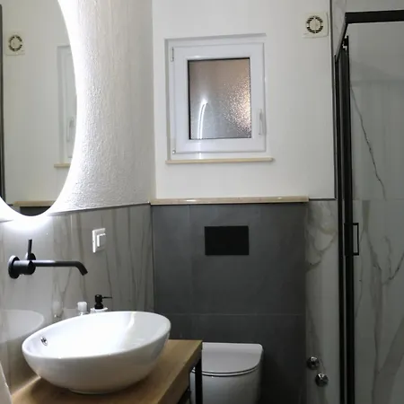 Andrea トロギール